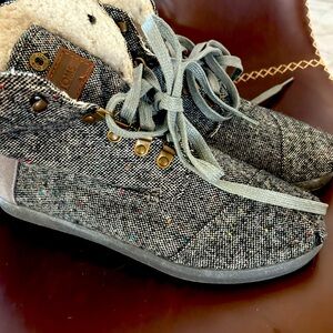 Men’s TOMS Casual Tweedlook Boot with Faux Shearling Lining Sz 8.5 M